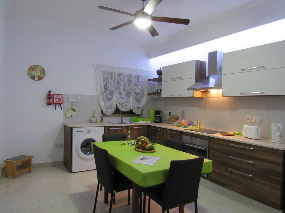 Central Studio Apartment Santa Vennera Bagian luar foto