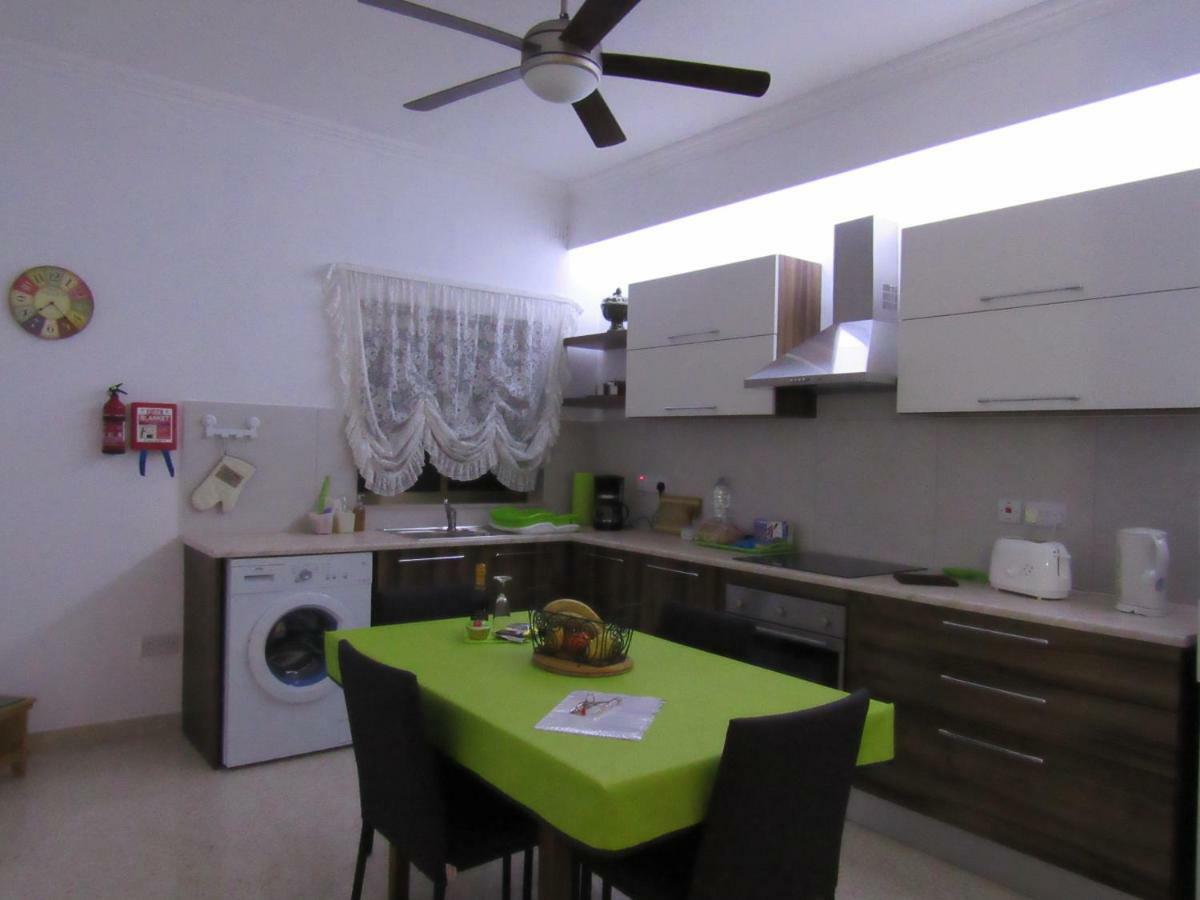 Central Studio Apartment Santa Vennera Bagian luar foto